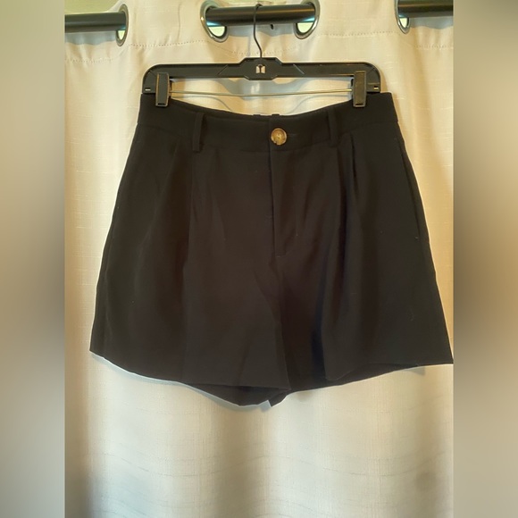 Vince Pleat Front Short - Picture 6 of 8